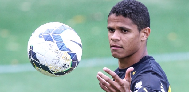 Lateral Douglas Santos já tem condições de jogo pelo Atlético-MG, mas não estreará contra o Flamengo - Bruno Cantini/site oficial do Atlético-MG