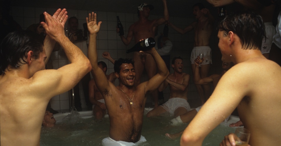 Romário comemora após partida entre PSV e Volendam em 16/06/91, pelo Campeonato Holandês - ****cuidado - conteúdo pornográfico****