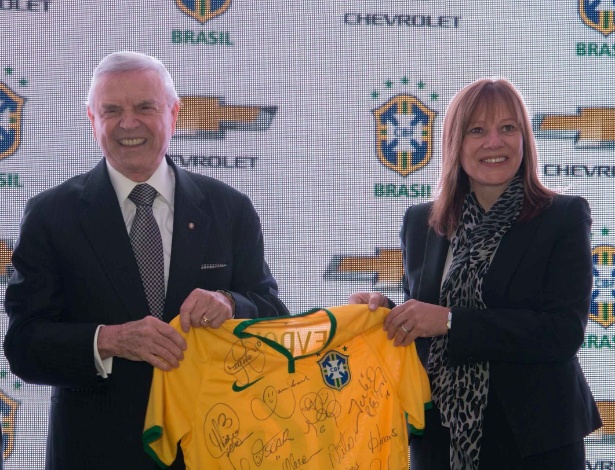 José Maria Marin participa de oficialização do contrato da CBF com Chevrolet. Presidente da CBF e Mary Barra, CEO da General Motors - Divulgação GM do Brasil 