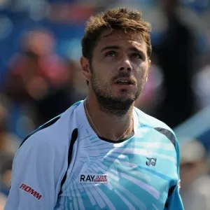Stanislas Wawrinka olha desconcentrado durante sua derrota para Julien Benneteau - Jonathan Moore/Getty Images/AFP