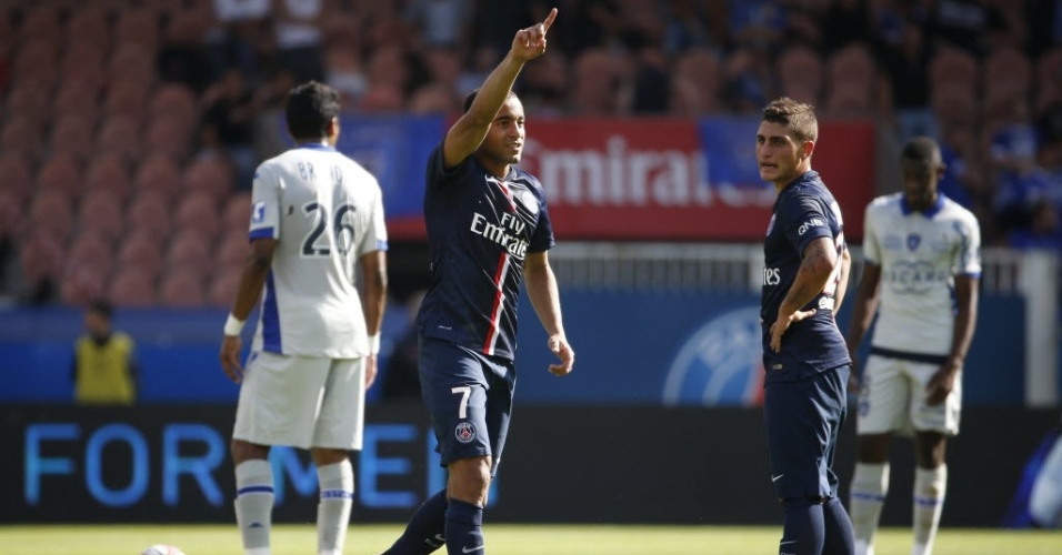 Lucas comemora gol que abriu o placar na vitória do PSG sobre o Bastia neste sábado