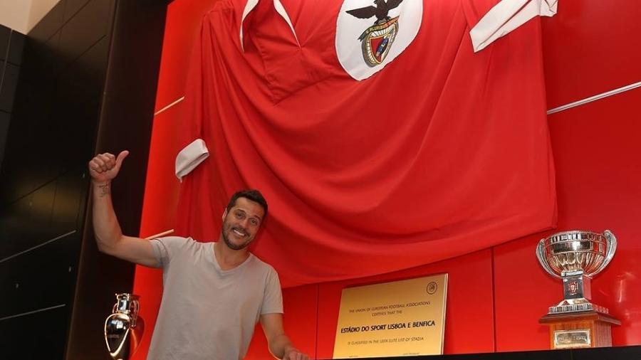 19.ago.2014 - Júlio César é anunciado como novo reforço do Benfica - Divulgação/Benfica