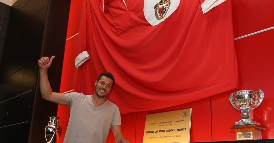 19.ago.2014 - Júlio César é anunciado como novo reforço do Benfica