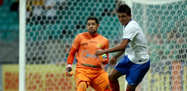 O atacante Kieza lamentou que a equipe do Bahia esteja lutando contra o rebaixamento - Felipe Oliveira/Getty Images