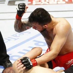 Alberto Mina nocauteia japonês em uma luta emocionante no UFC de Macau - Mitch Viquez/Zuffa LLC/Zuffa LLC via Getty Images