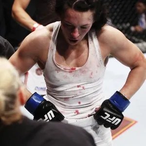 Milana Dudieva venceu sua luta, mas o resultado por pontos foi muito polêmico - Mitch Viquez/Zuffa LLC/Zuffa LLC via Getty Images