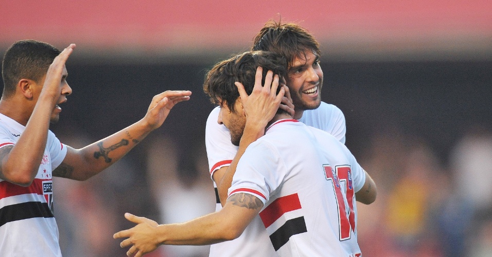 Alexandre Pato brilhou no segundo tempo, anotando o gol da vitória tricolor no Morumbi