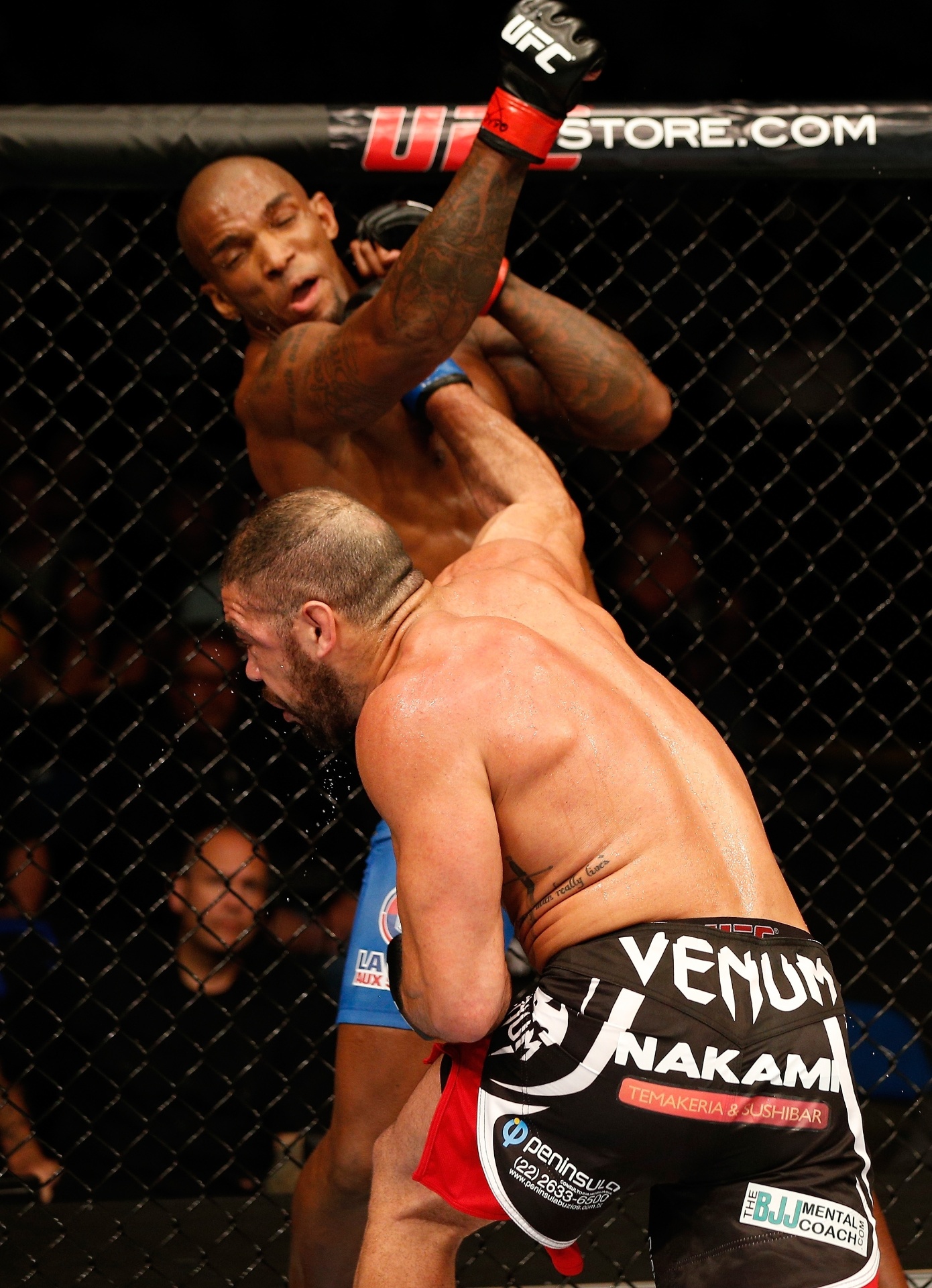 Thales Leite conseguiu um belo nocaute sobre Francis Carmont no UFC em Tulsa - Josh Hedges/Zuffa LLC