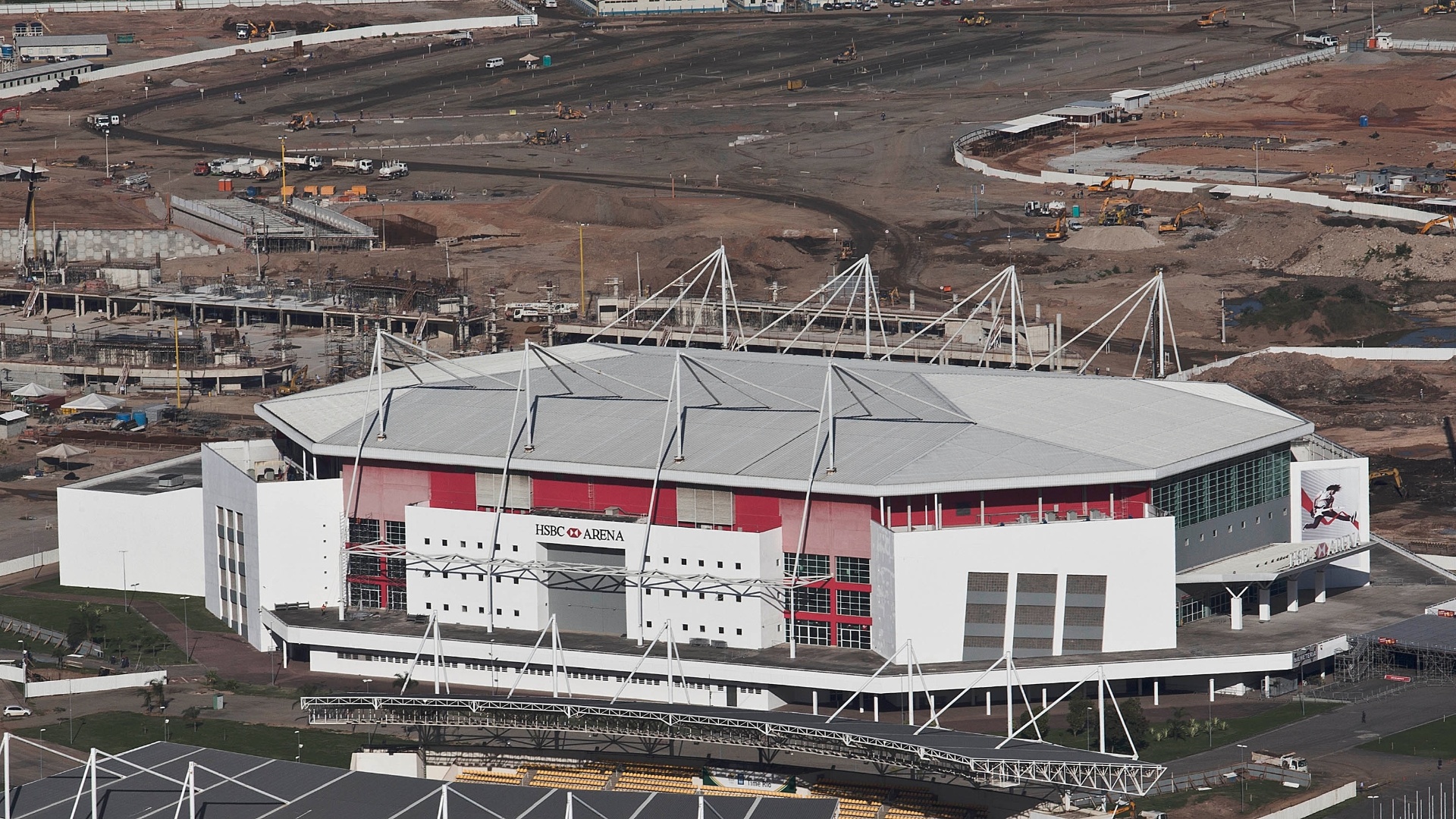 Arena Rio: Também chamado de HSBC Arena, o local foi construído para o Pan-2007 e está basicamente pronto para a Rio-2016. No entanto, ainda passará por adequações, que ainda nem foram contratadas. Não há previsão de custo nem prazo de conclusão definido. Na arena, vão acontecer as competições de ginástica e de outras modalidades paraolímpicas. - Júlio César Guimarães/UOL