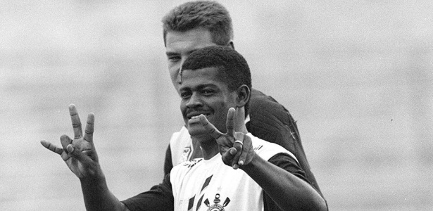 Ex-lateral Vitor durante treinamento do Corinthians em 1995 - Eduardo Knapp/Folha Imagem