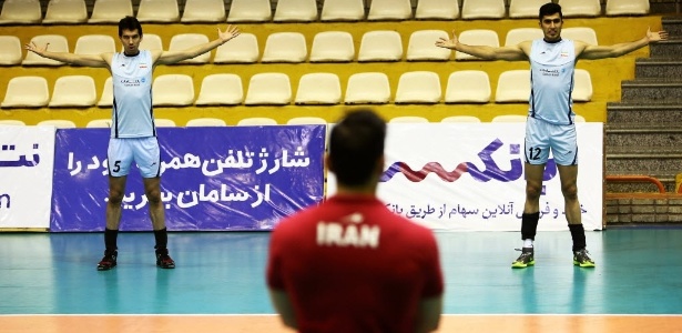 Jogadores do Irã em treinamento durante a Liga Mundial - BEHROUZ MEHRI/AFP