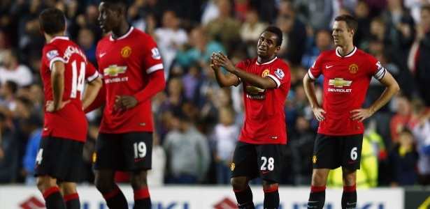 Anderson (número 28) lamenta lance em derrota do United na Copa da Liga - REUTERS/Eddie Keogh
