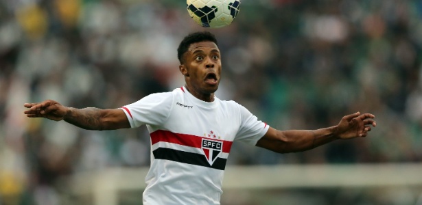 Lateral vai atuar como meia para suprir ausência do camisa 8 contra o Coritiba  - Cristiano Andujar/Getty Images