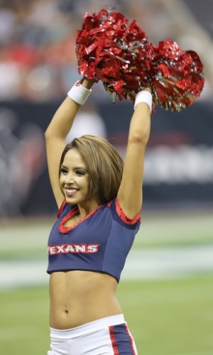Cheerleader do Houston Texans faz apresentação durante a pré-temporada