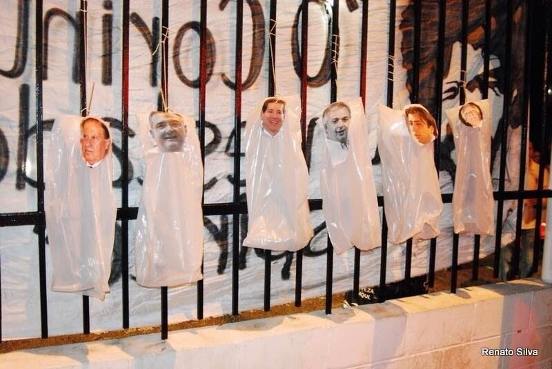 Protesto contou com 'fantasmas' corintianos representandos por ex-presidentes e dirigentes - Reprodução