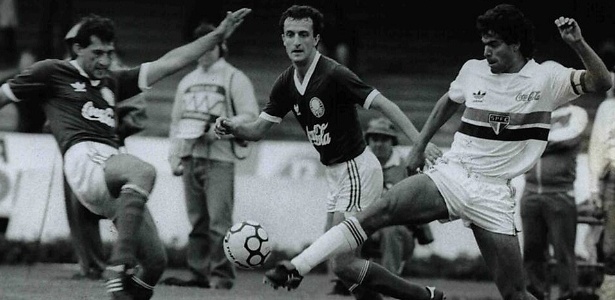 Dorival (ao centro) disputa lance com Raí em clássico entre Palmeiras e São Paulo - César Itiberê/Folhapress