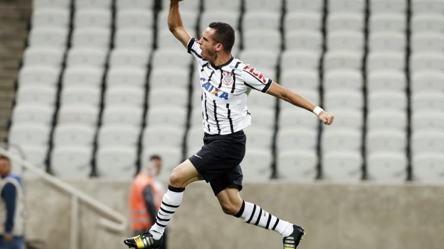 Renato Augusto comemora gol pelo Corinthians  - Ernesto Rodrigues/Folhapress