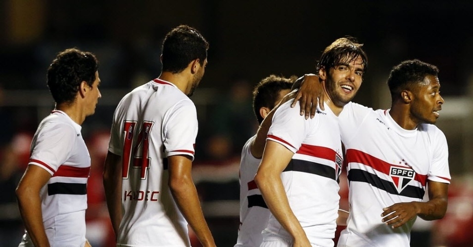 Kaká comemora gol pelo São Paulo contra o Criciúma pela Copa Sul-Americana