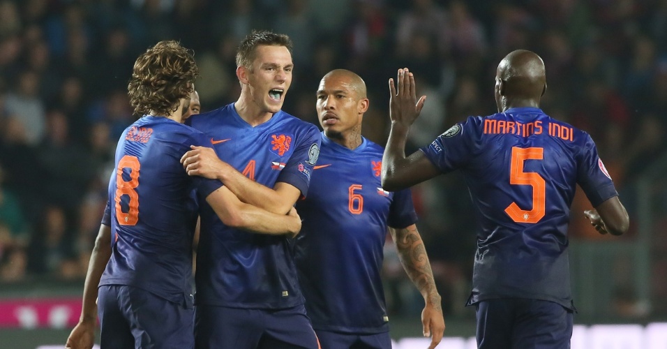 09. set. 2014 - Stefan de Vrij grita e comemora o gol da Holanda pelas Eliminatórias da Euro