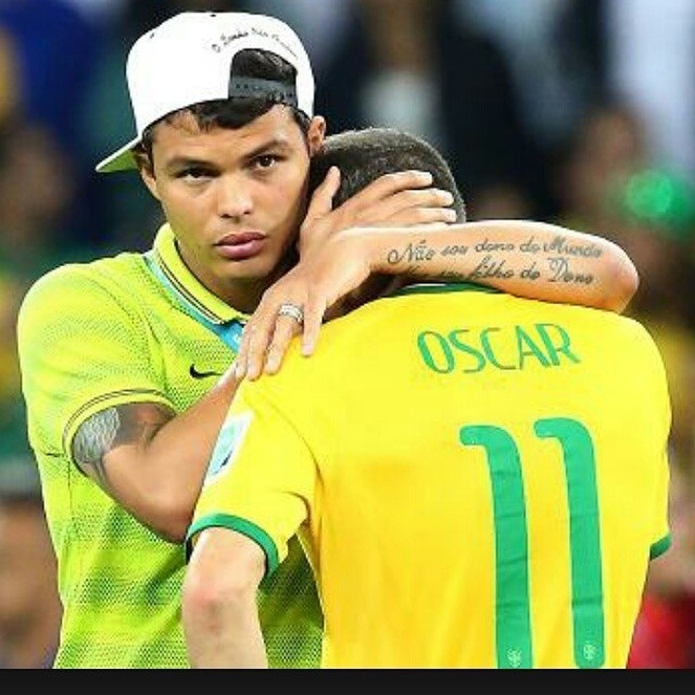 Thiago Silva usou foto do 7 a 1 para homenagear Oscar