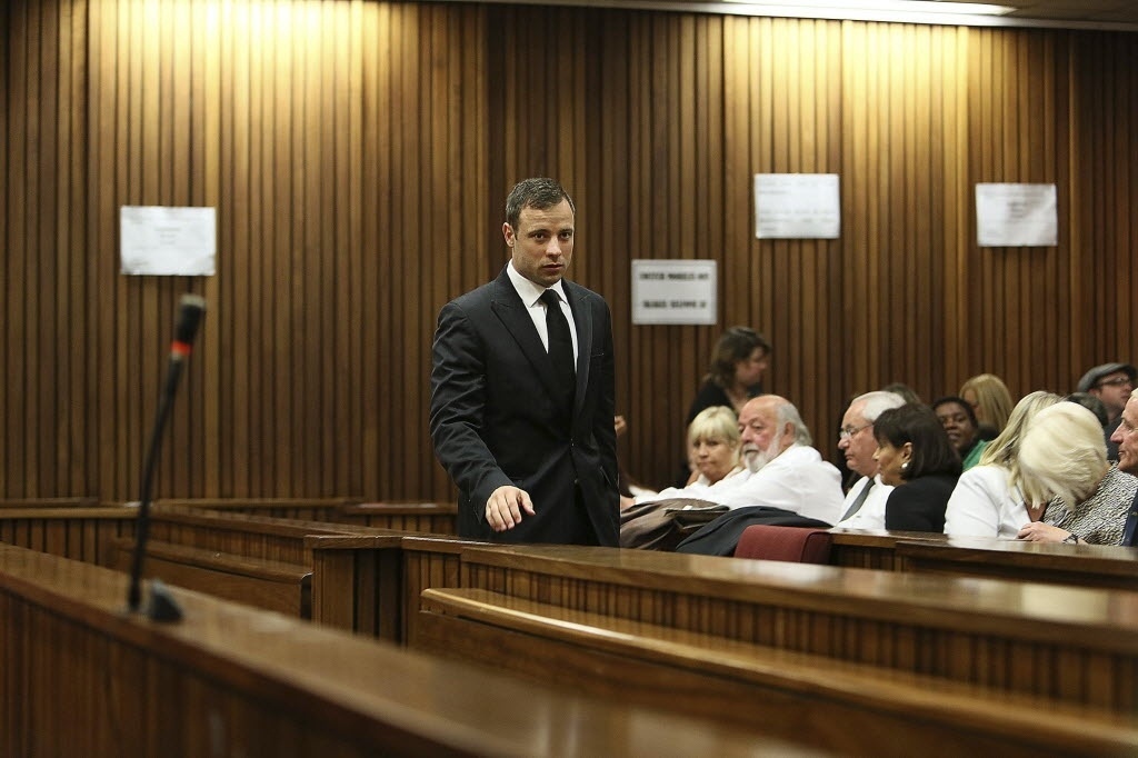 12.set.2014 - Oscar Pistorius chega ao tribunal em Pretória para acompanhar o veredicto sobre a morte de sua namorada Reeva Steenkamp