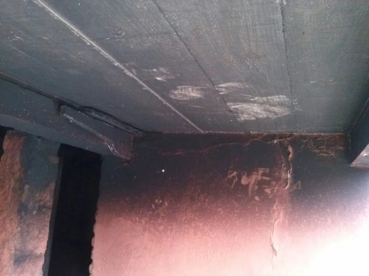 Casa da torcedora gremista Patricia Moreira é incendiada em Porto Alegre. O Corpo de Bombeiros conseguiu evitar que o fogo se espalhasse - Arquivo pessoal/Alexandre Rossetto