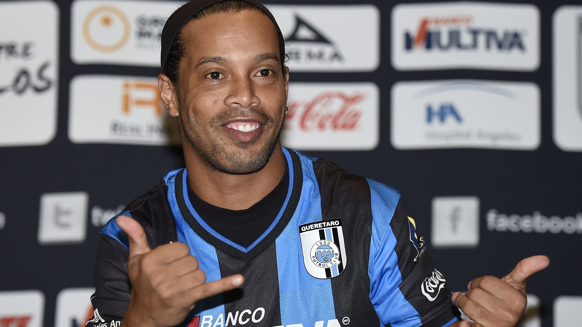 Ronaldinho Gaúcho faz pode após vestir camisa do Queretaro, do México 