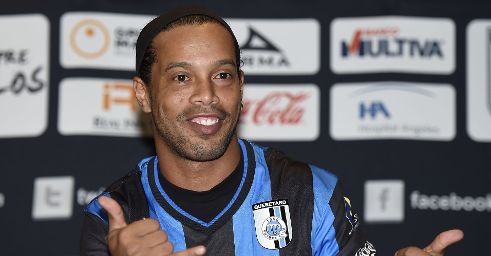 Ronaldinho Gaúcho faz pode após vestir camisa do Queretaro, do México 