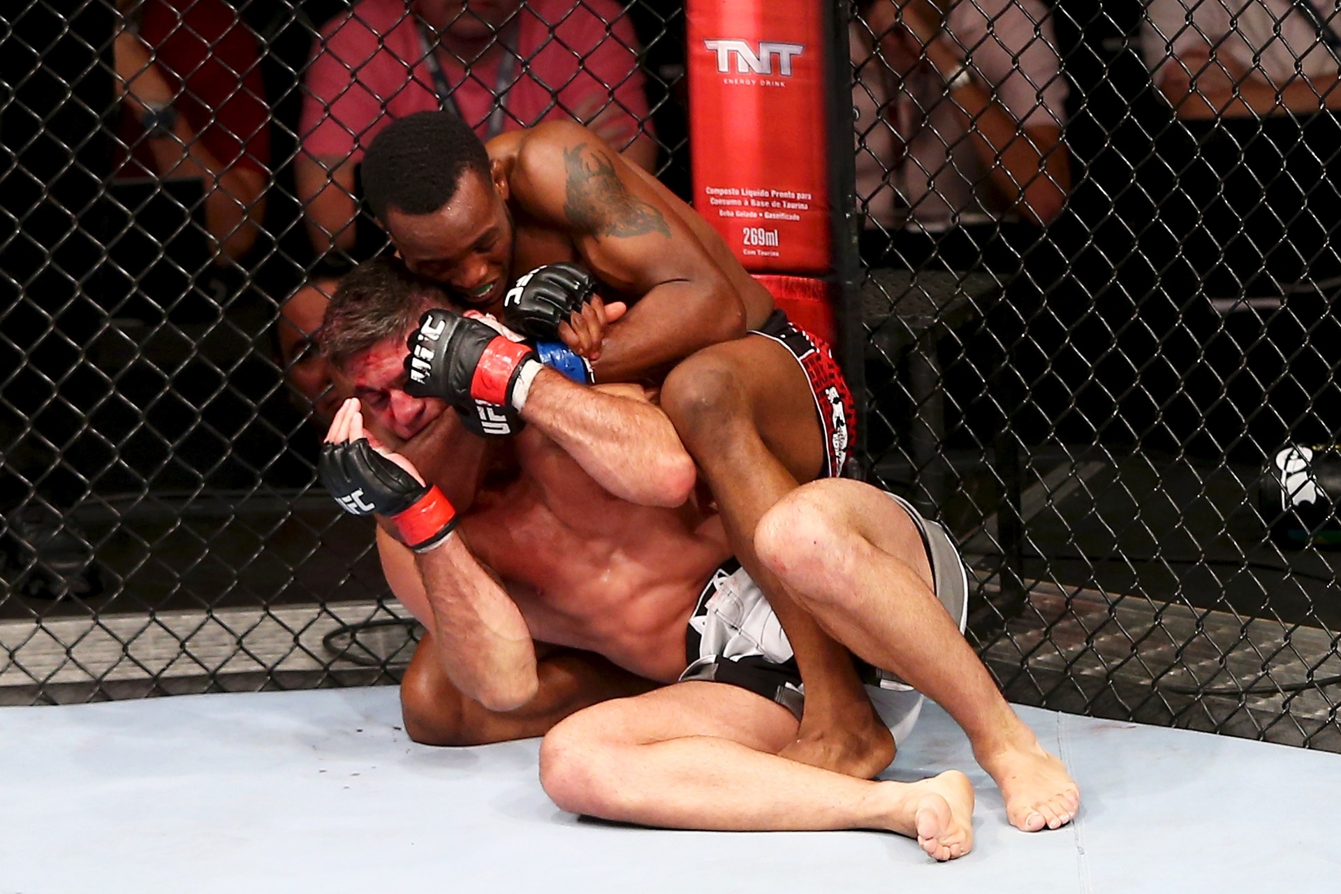 'Caveira' Paulo Thiago apanhou de Jesse Spencer e perdeu a 3ª seguida no UFC - Wagner Carmo/inovafoto