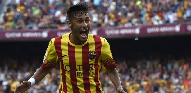 Neymar comemora um de seus dois gols sobre o Athletic Bilbao pelo Campeonato Espanhol  - AFP PHOTO/ LLUIS GENE 