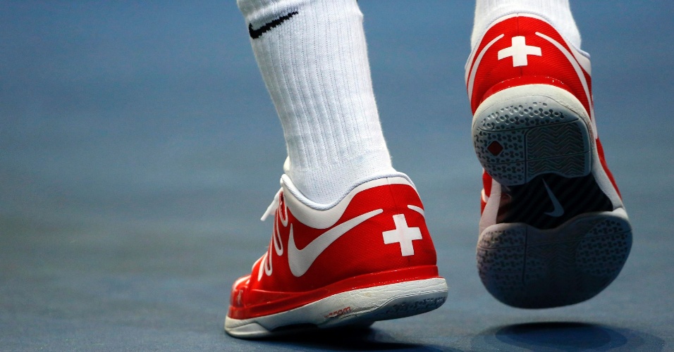 Detalhe do tênis suíço de Roger Federer, na semifinal contra a Suíça