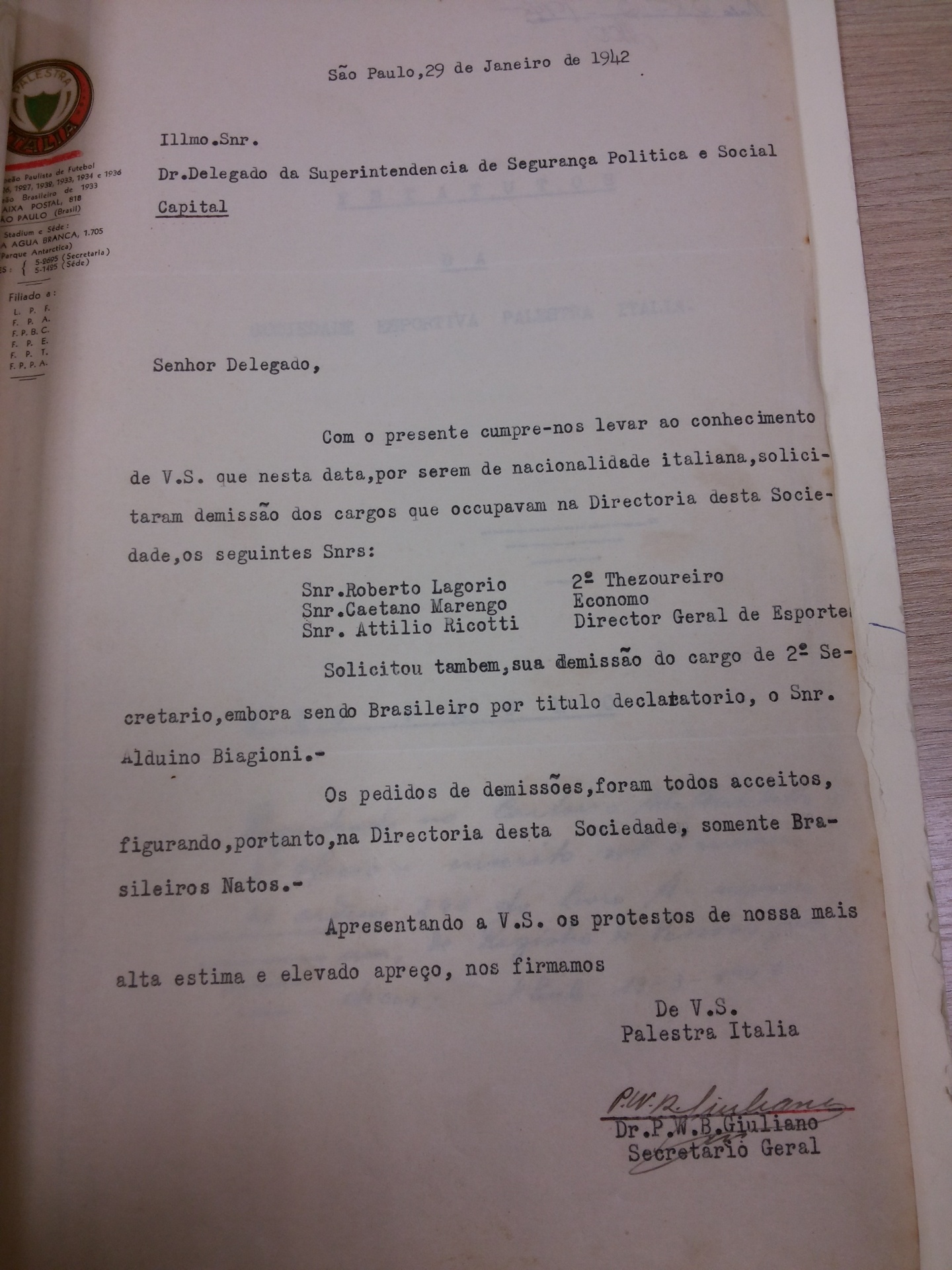 Carta em que o Palestra Itália informa à Superintendência de Segurança Política e Social o afastamento de seus diretores italianos, em 1942 - Ricardo Perrone/UOL