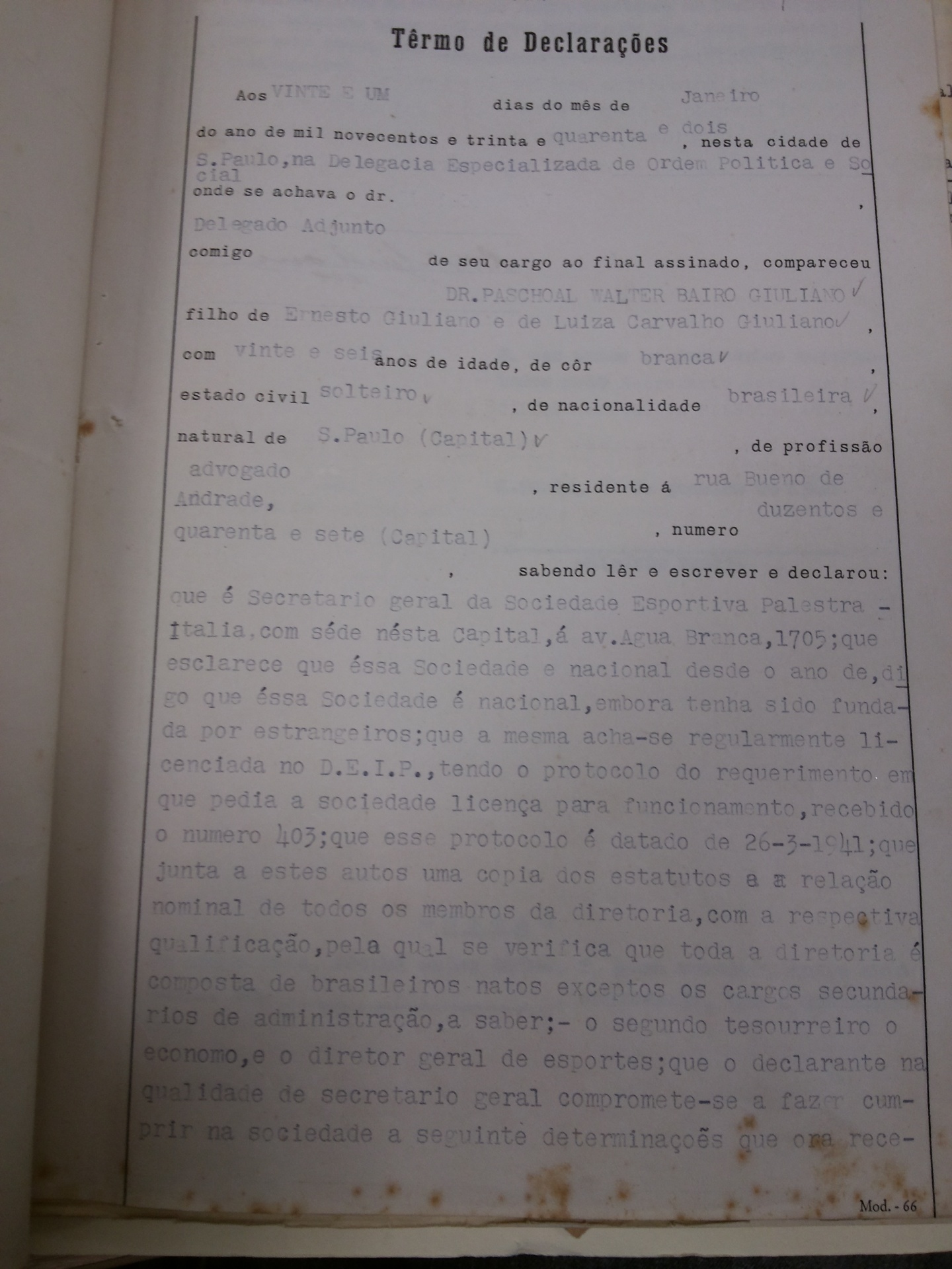 Primeira parte do termo declaratório assinado em 1942 no Dops pelo dirigente Paschoal Giuliano no qual o Palestra se compromete a cumprir às exigências das autoridades - Ricardo Perrone/UOL