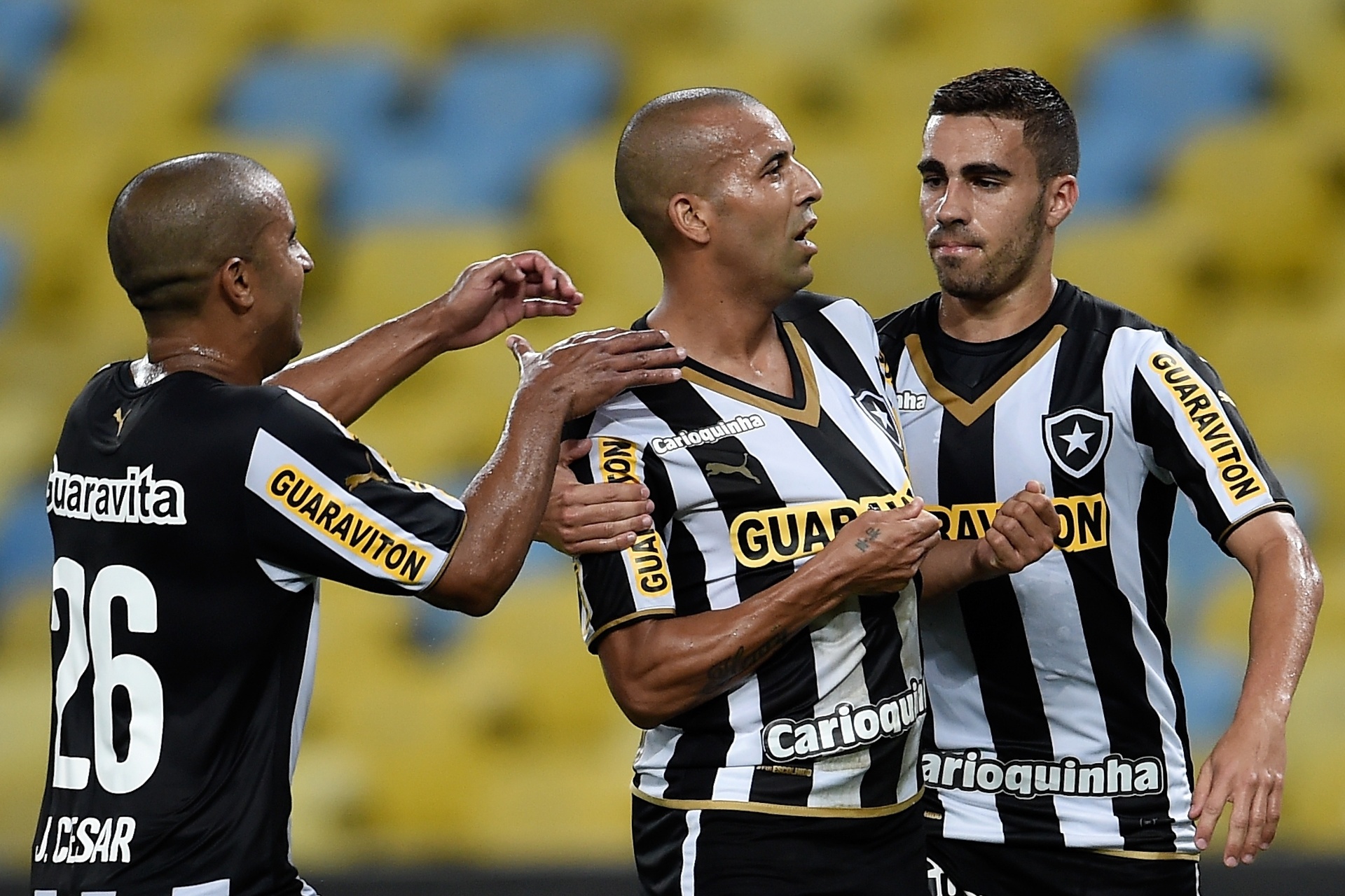 Emerson Sheik reclama com a arbitragem na partida entre Botafogo e Bahia pelo Brasileirão - Buda Mendes/Getty Images