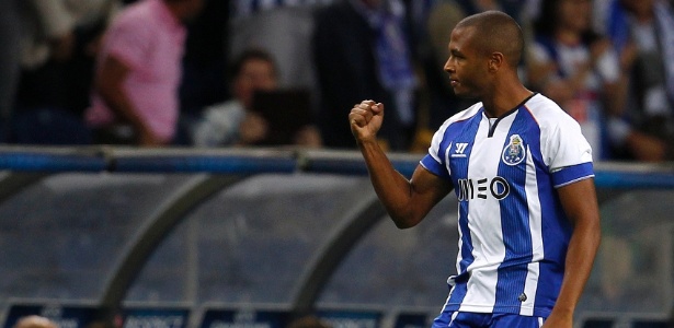 Yacine Brahimi celebra gol do Porto contra o BATE Borisov, pela Liga dos Campeões - Rafael Marchante/Reuters