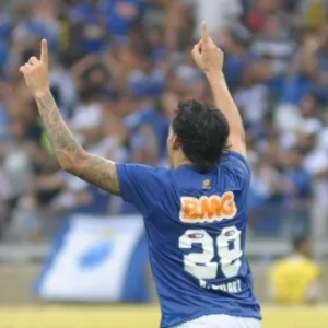 Ricardo Goulart comemora gol na partida contra o Atlético-MG no Mineirão - Gualter Naves/Light Press