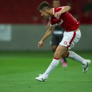 Alex tenta finalização para o Inter contra o Criciúma - Divulgação