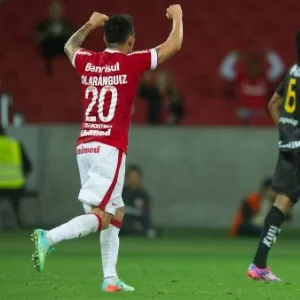 Aranguiz comemora primeiro gol do Inter contra o Criciúma - Divulgação