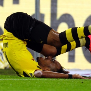 Aubameyang de ponta cabeça durante o jogo do Borussia Dortmund - INA FASSBENDER / REUTERS