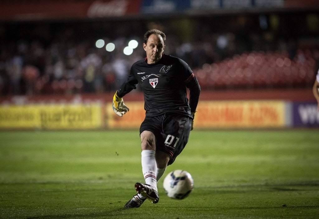 Rogério Ceni cobra pênalti contra o Flamengo no Morumbi (24.set.2014) - Ricardo Nogueira/Folhapress