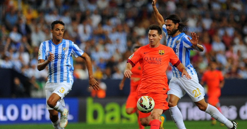 Weligton (esquerda) marcar Messi durante o jogo entre Barcelona x Málaga