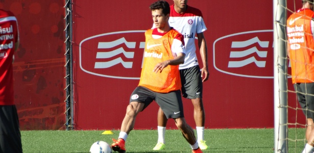 Nilmar deve ser integrado ao grupo do Internacional até terça-feira - Jeremias Wernek/UOL