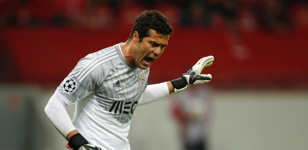 Júlio César tem perdido espaço para Ederson no gol do Benfica - INA FASSBENDER / REUTERS