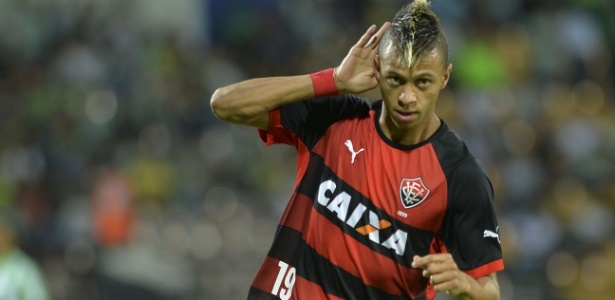 William Henrique marcou um dos gols do Vitória no empate da equipe baiana com o Atlético Nacional - AFP PHOTO/Raul ARBOLEDA