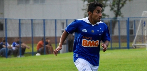 Atacante Hugo Sanches, revelado pela base do Cruzeiro, defende o BEC Tero, clube da Tailândia e parceiro celeste - Cruzeiro/Divulgção