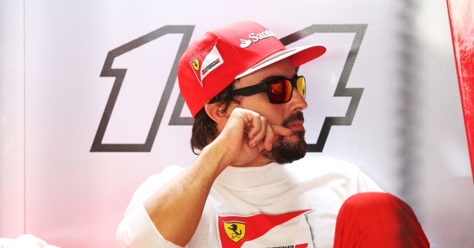 Alonso antes da segunda sessão de treinos livres do GP do Japão