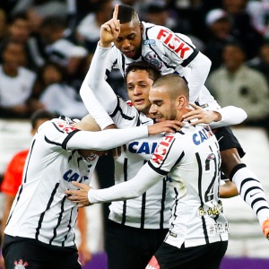 Anderson Martins fez gol de cabeça após cobrança de escanteio de Renato Augusto - Alexandre Schneider/Getty Images