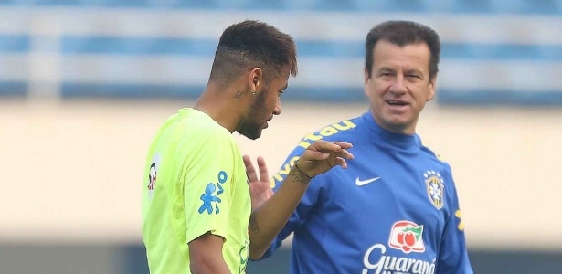 Neymar (e) é o principal desfalque de Dunga (d) nesta primeira semana da seleção - Rafael Ribeiro/CBF