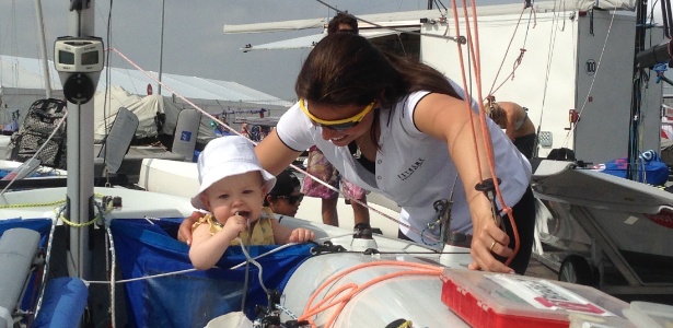 Fernanda Oliveira, medalhista olímpica da vela, e sua filha Roberta