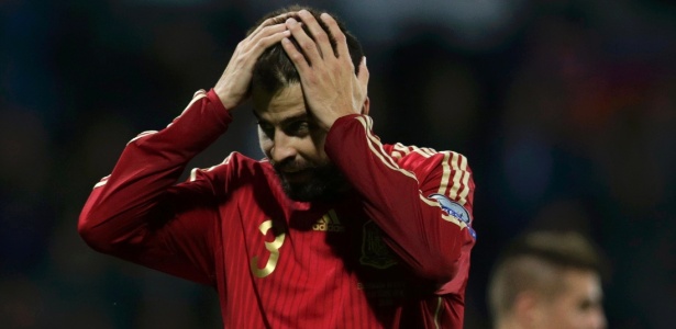 Piqué voltou a ser vaiado pelos próprios torcedores espanhóis em jogo da seleção - REUTERS/David W Cerny